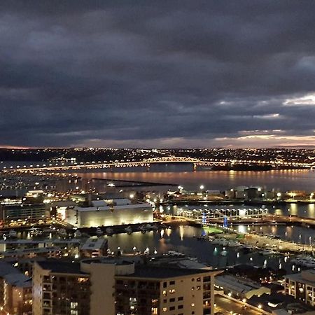 Magnificent Harbour View Skytower View Apartment In Cbd Auckland Eksteriør bilde