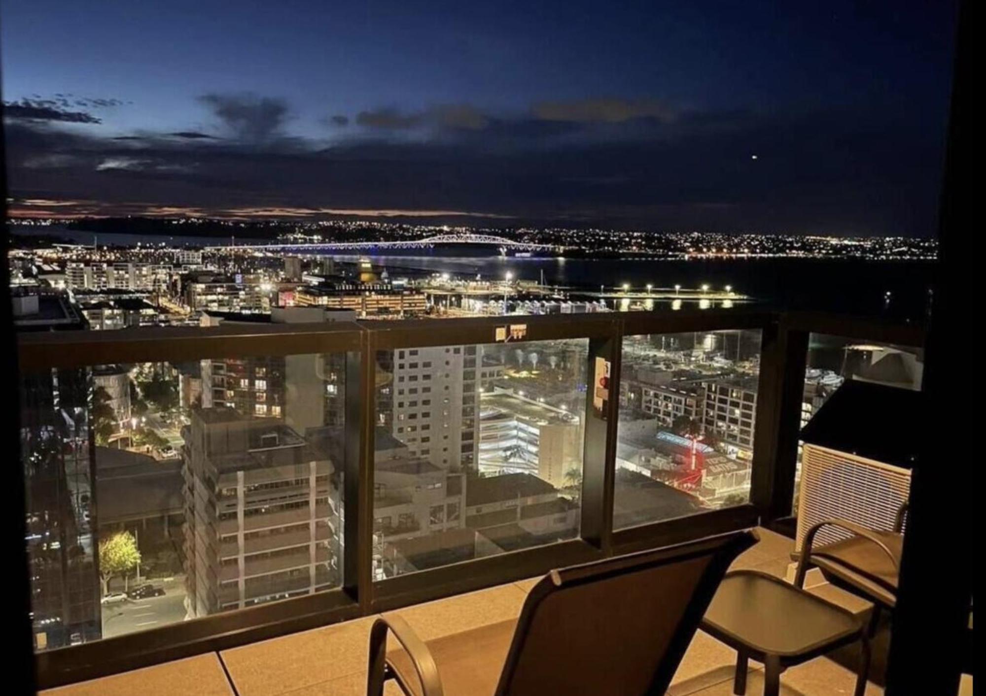 Magnificent Harbour View Skytower View Apartment In Cbd Auckland Eksteriør bilde