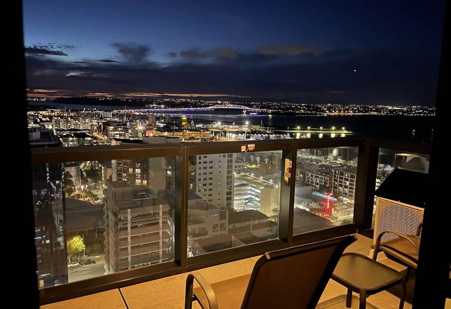 Magnificent Harbour View Skytower View Apartment In Cbd Auckland Eksteriør bilde