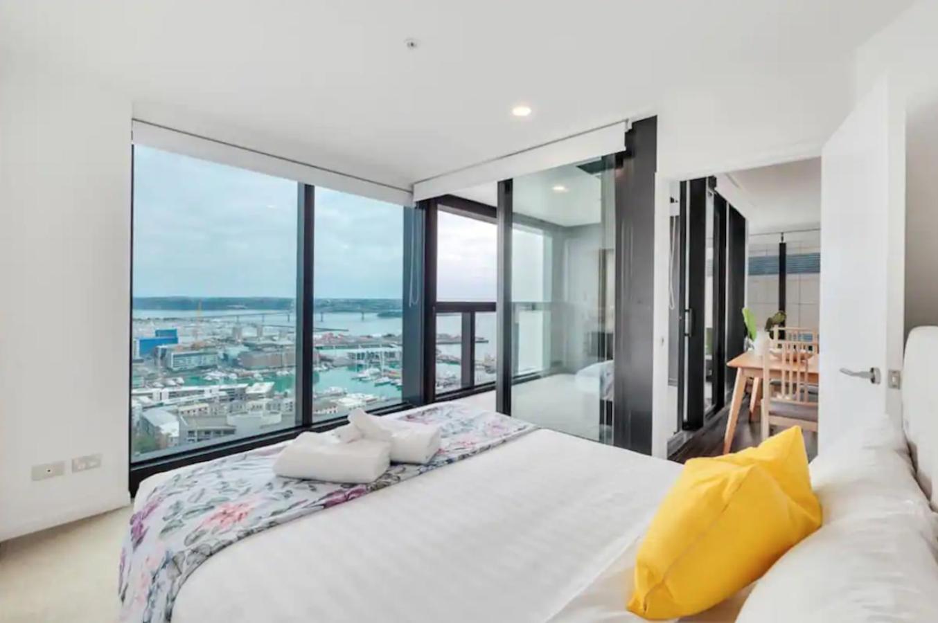 Magnificent Harbour View Skytower View Apartment In Cbd Auckland Eksteriør bilde