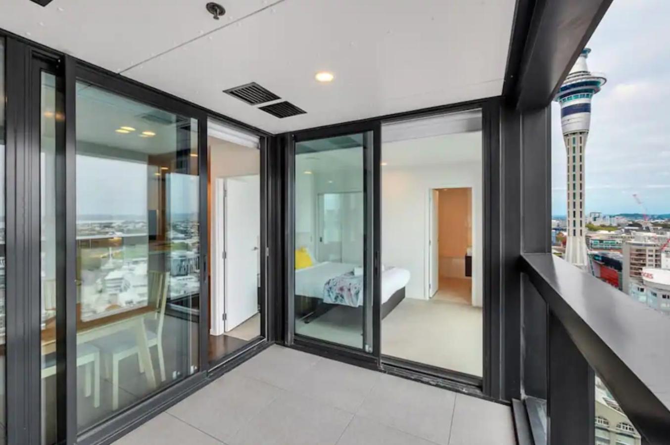 Magnificent Harbour View Skytower View Apartment In Cbd Auckland Eksteriør bilde