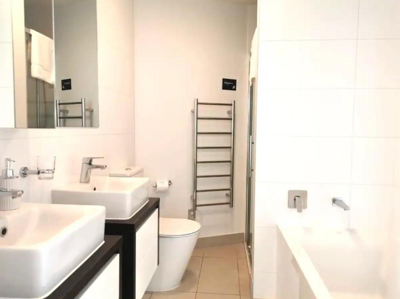 Magnificent Harbour View Skytower View Apartment In Cbd Auckland Eksteriør bilde